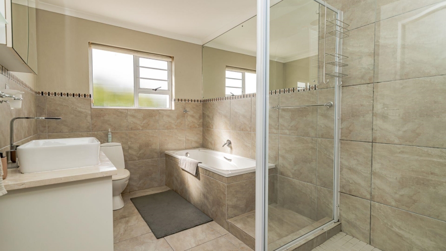 3 Bedroom Property for Sale in Perlemoenbaai Western Cape
